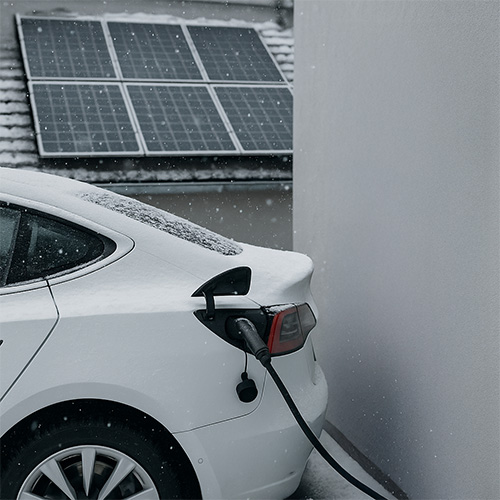 Charging an electric car from photovoltaics: it works even in winter when the sun doesn't shine