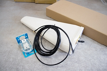 Antenna LTE Pole Mount XL7025, 698-2700 MHz, 15 dBi, SMA(m), RG58U/10m